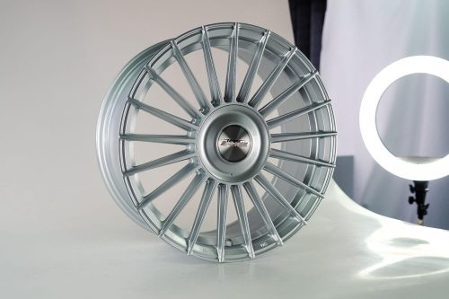 Le Mans Arctic Silver 18 x 8 | 5×100 | – Closed Cap